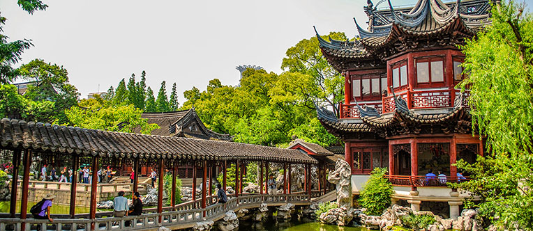 Admire the scenic beauty at the classical Yu Garden