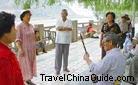 A woman soloed accompanied by the traditional Chinese string instrument-erhu.