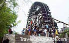 Wind wheel rouses great interest among tourists to Lanzhou.