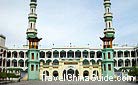 The Dongguan Mosque in Xining, Qinghai, covers a floor space of 12,000 square meters.