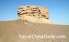 The beacon tower of the Yangguan Pass still stands erectly on the mountaintop without being buried by sands like other relics.