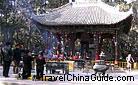 Mausoleum of Yellow Emperor is the famous scenic spot for pilgrims and tourists. Every Tomb-sweeping Day, a swarm of visitors will come to pay homage to the mausoleum.