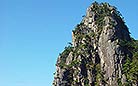 Having an upward view of Mt.Huangshan, won't you be awed by this towering giant?