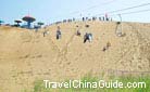 Many people choose to take the cable cars for a bird-view of the Sand Lake.