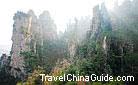 The green mountains in various kinds of astonishing shapes compose the essence of Zhangjiajie. It is said that there are 3,000 mountains and 800 rivers assembling in the heart of the scenic area.