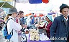 Foreign tourists try local food.