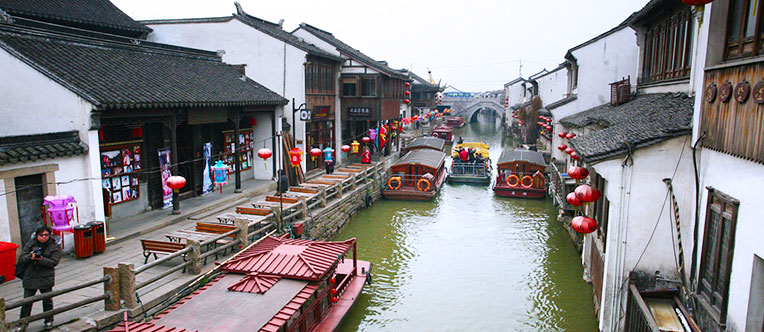 Appreciate the old-style architectures along Shantang Street